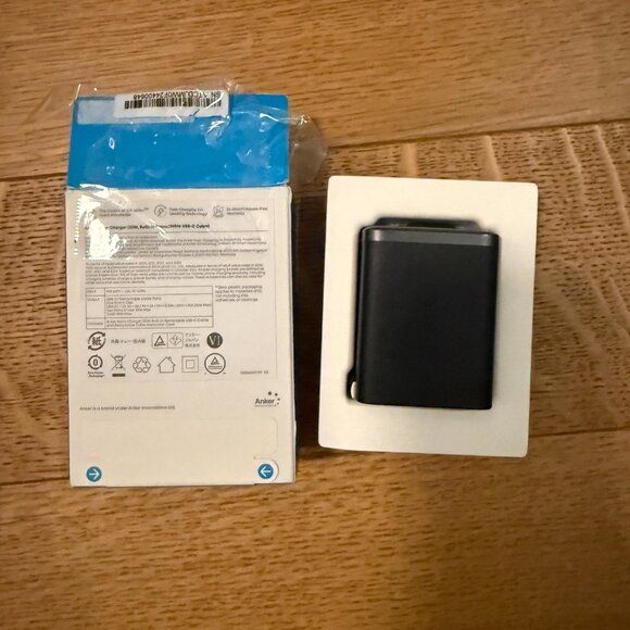 ANKER Nano Charger (35W, Built-In Retractable USB-C Cable) in Black - Picture 7 of 9